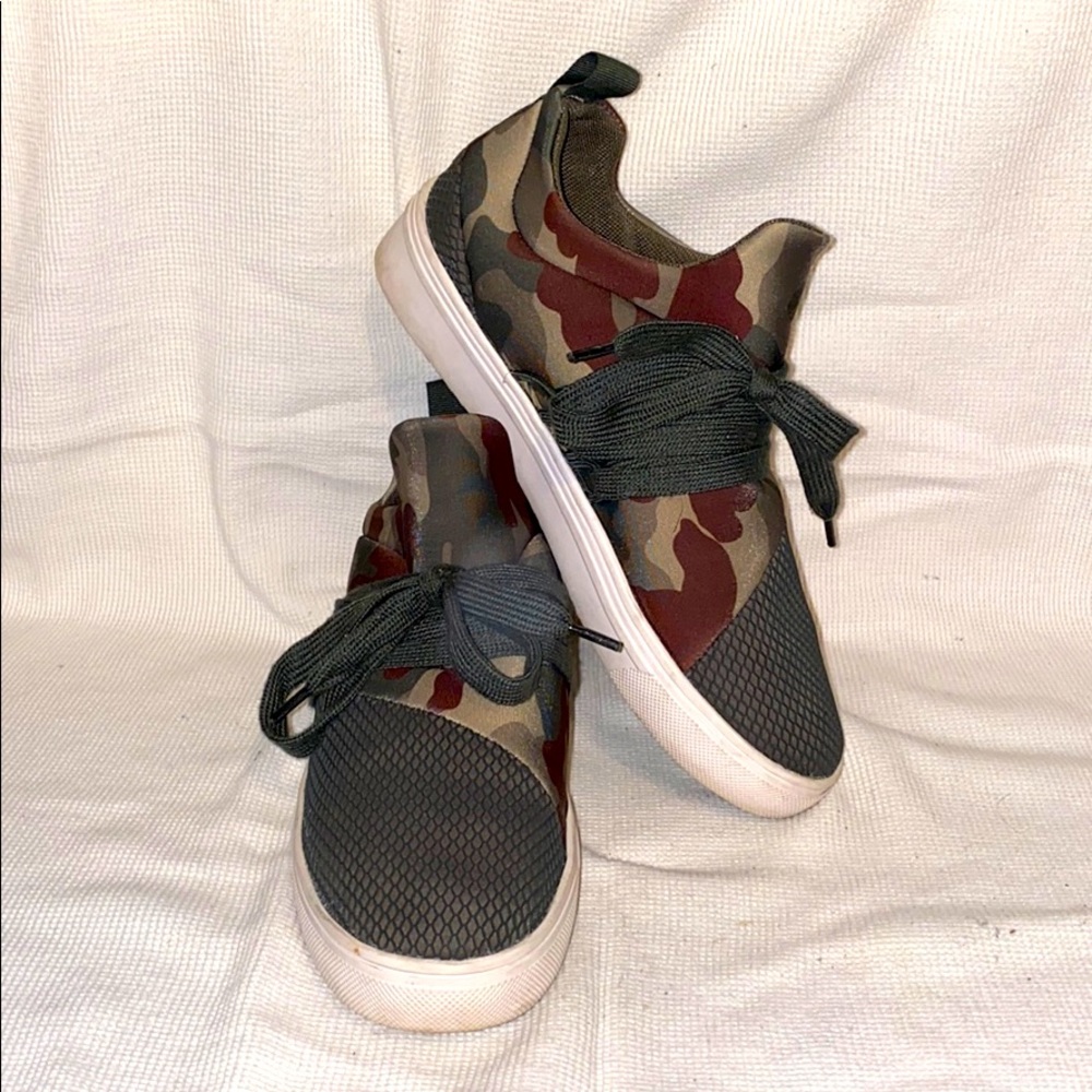 Steve Madden tennis shoes